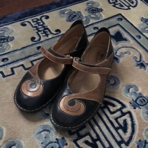 Uniquely designed leather shoes